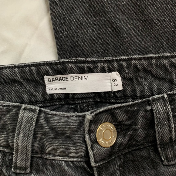 Garage Faded Black High Rise Mom Jeans, size 25 - Picture 2 of 7